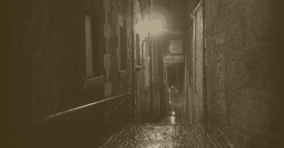 A dimly lit alleyway in Edinburgh