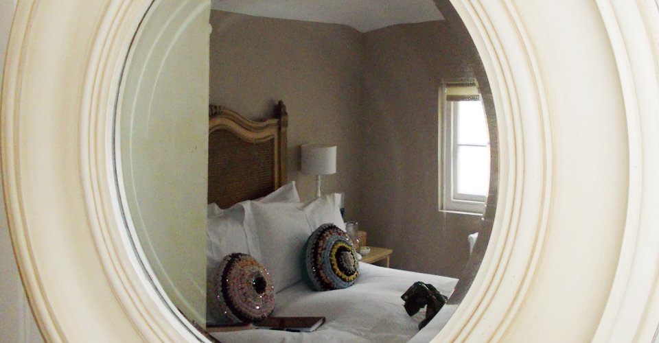 Swan-House-luxury-gay-friendly-hotel-hastings-sussex-south-east-england-review-by-les-deux-messieurs-luxury-gay-travel-guide-bedroom3
