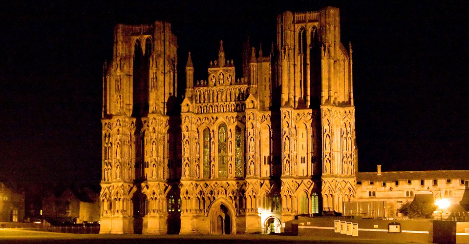 Wells-Cathedral-by-night