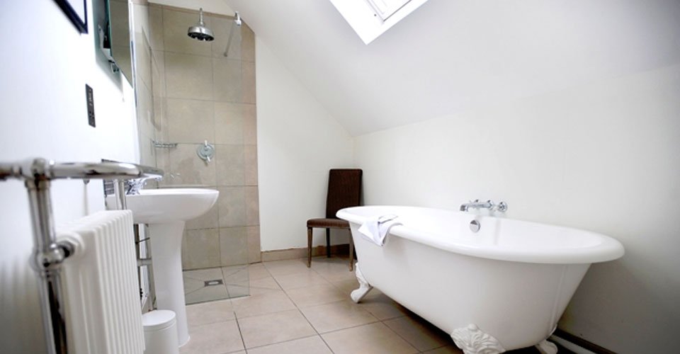 luxury-hotel-in-suffolk-The-Westlton-Crown-ensuite-Deux-Messieurs-Review-guide-to-gay-friendly-luxury-boutique-hotel-accommodation