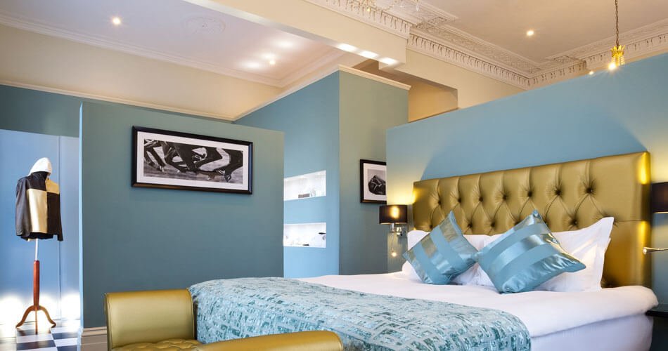 Montpelier-Suite-at-gay-friendly-hotel-cheltenham-queens-hotel-by-sofitel-review-by-craig-revel-horwood-for-deux-messieurs